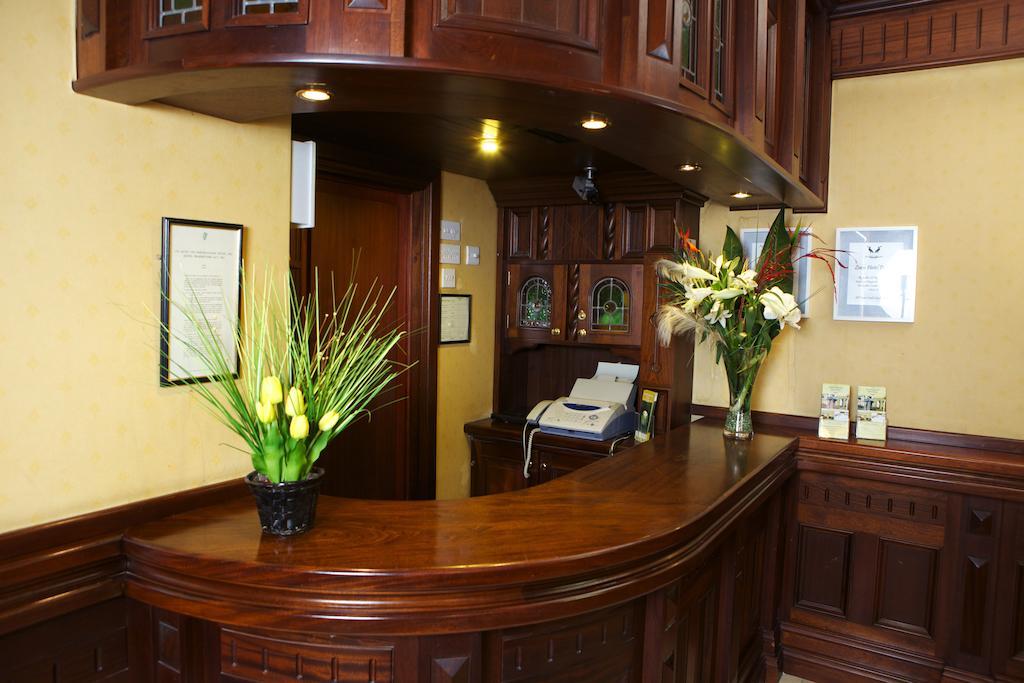 Leens Hotel แอบบีย์เฟล ภายนอก รูปภาพ